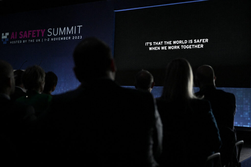 Великобритания опубликовала "Декларацию Блетчли" о безопасности искусственного интеллекта