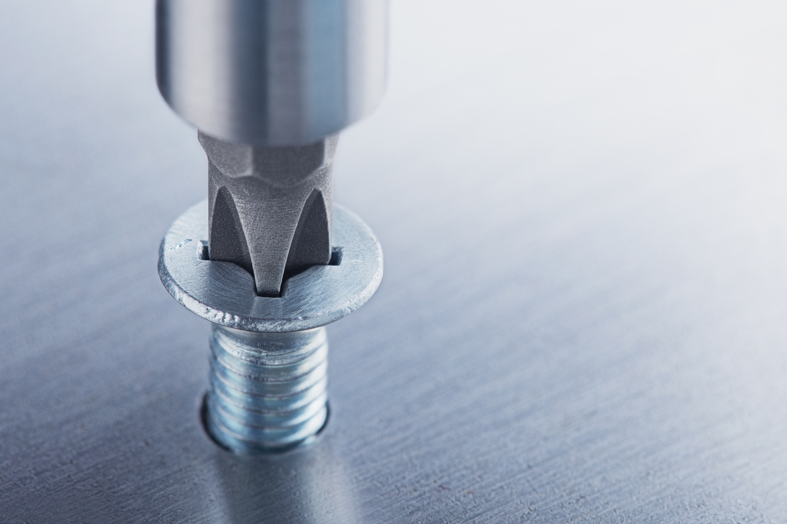 Закручиваем гайки: тактика давления, применяемая бандами, занимающимися вымогательством