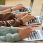 Гонка за классную комнату будущего: как Big Tech, профсоюзы и государства борются за право определять образование в эпоху ИИ